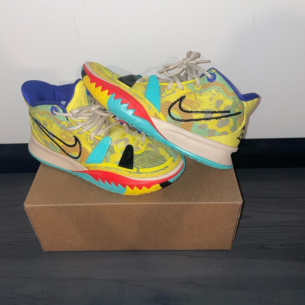 Kyrie Irving basketball shoes, “1 world 1 people”